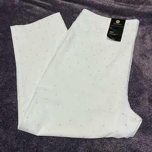 NWT women’s white/gold Capris